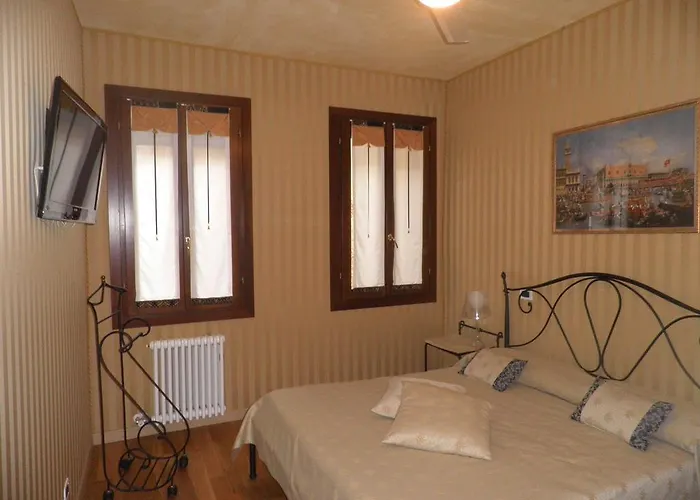 Ca' Delle Maschere شقة